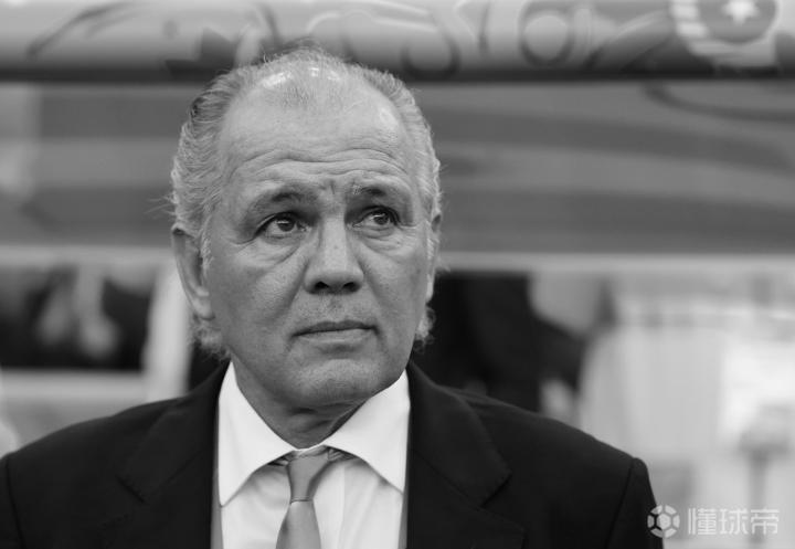 阿根廷传奇足球教练发表离任声明是真的吗